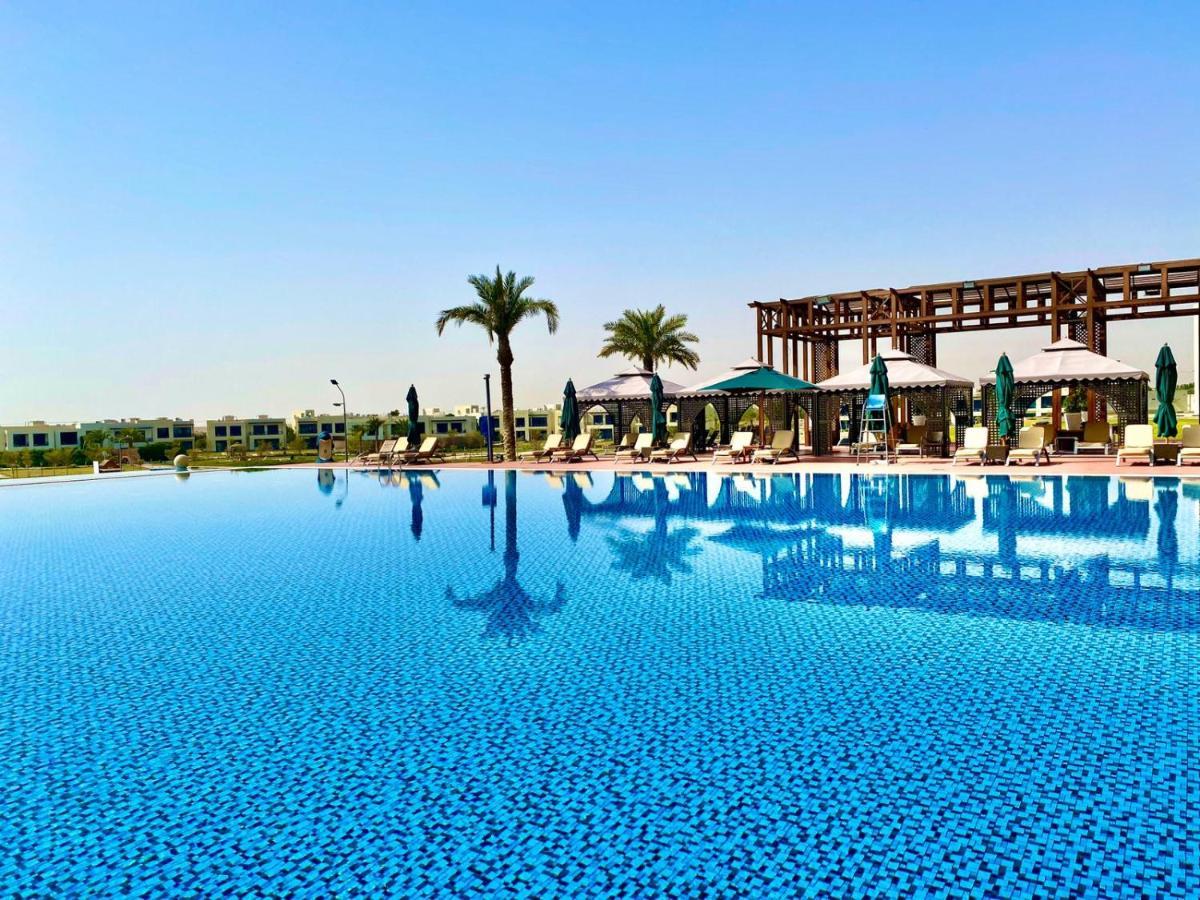 Retaj Salwa Resort & Spa Doha Luaran gambar The swimming pool at the clubhouse