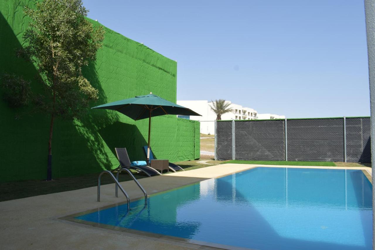 Retaj Salwa Resort & Spa Doha Luaran gambar A swimming pool in a private garden