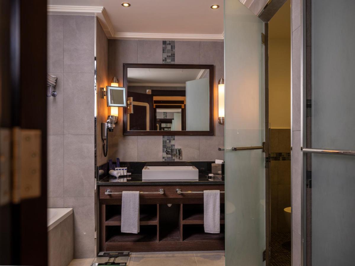 Retaj Salwa Resort & Spa Doha Luaran gambar Bathroom