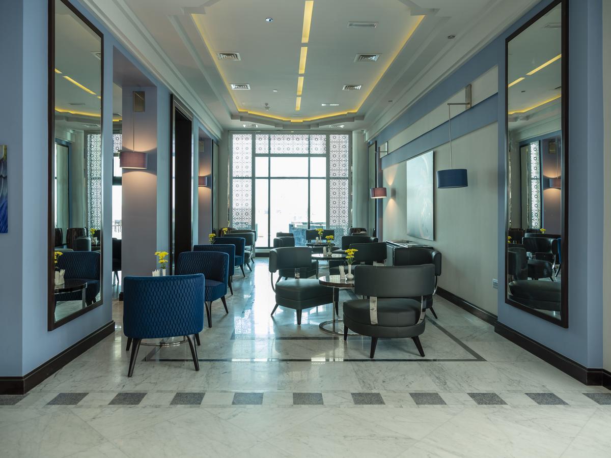 Retaj Salwa Resort & Spa Doha Luaran gambar The lounge at the airport