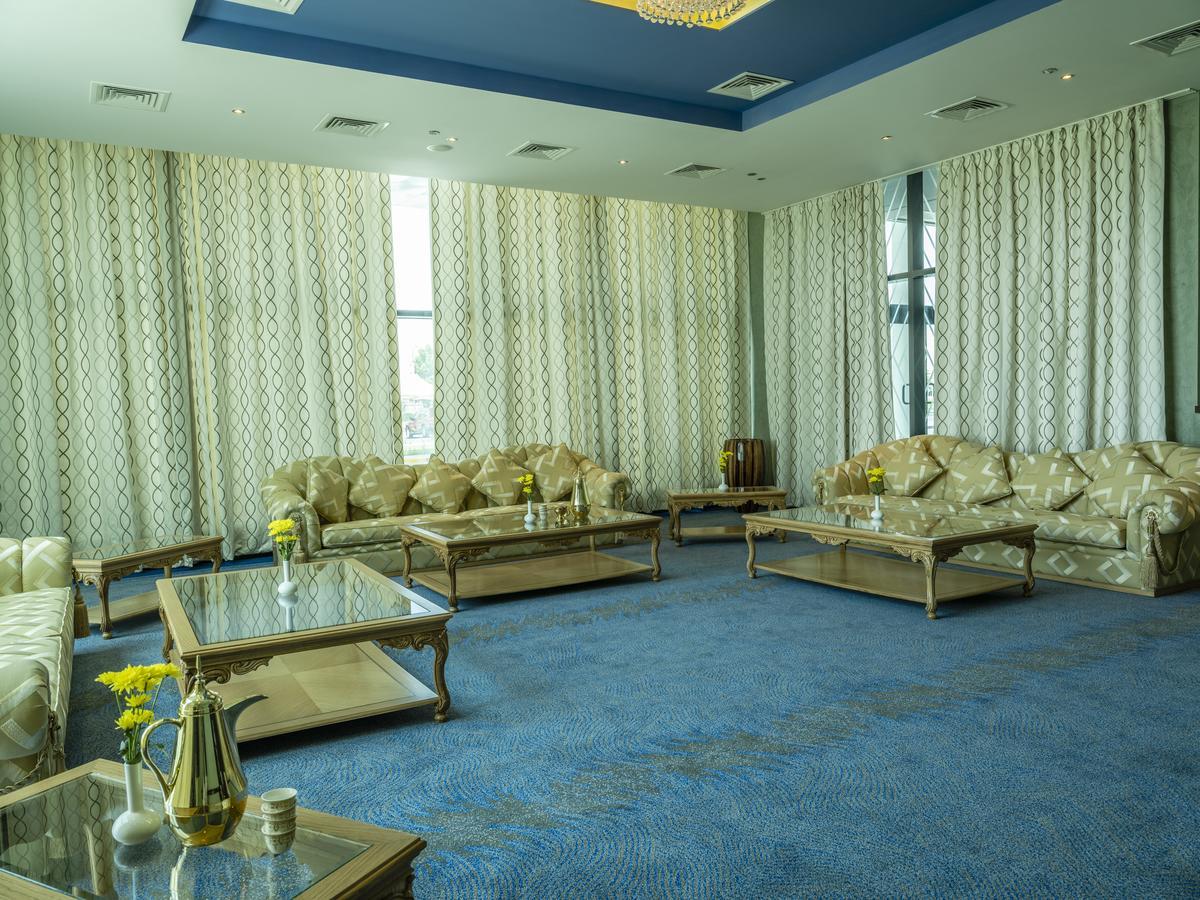 Retaj Salwa Resort & Spa Doha Luaran gambar The lounge at the airport