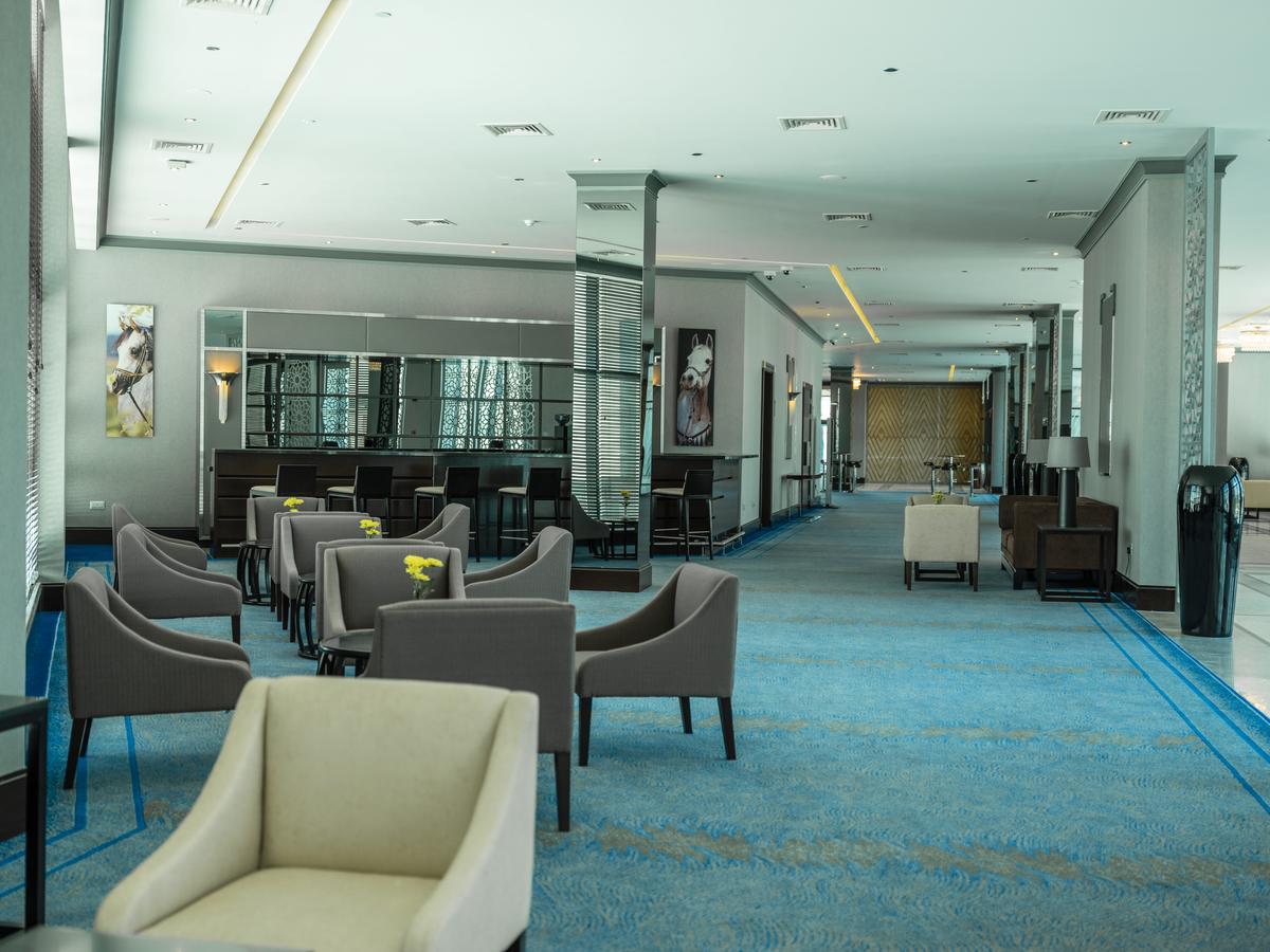 Retaj Salwa Resort & Spa Doha Luaran gambar The lounge at the airport
