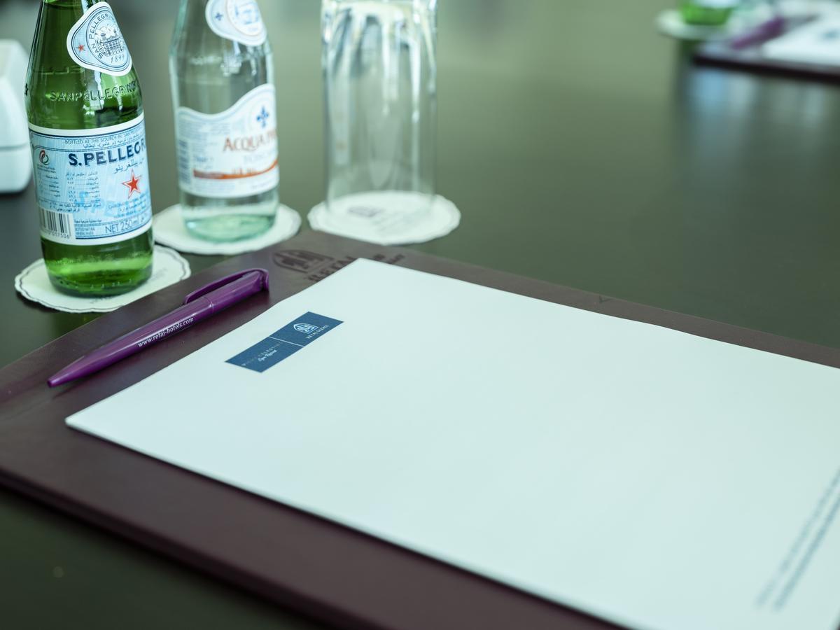 Retaj Salwa Resort & Spa Doha Luaran gambar A meeting folder