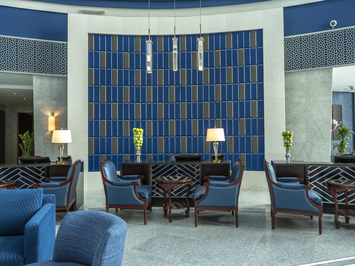 Retaj Salwa Resort & Spa Doha Luaran gambar The lobby of the hotel