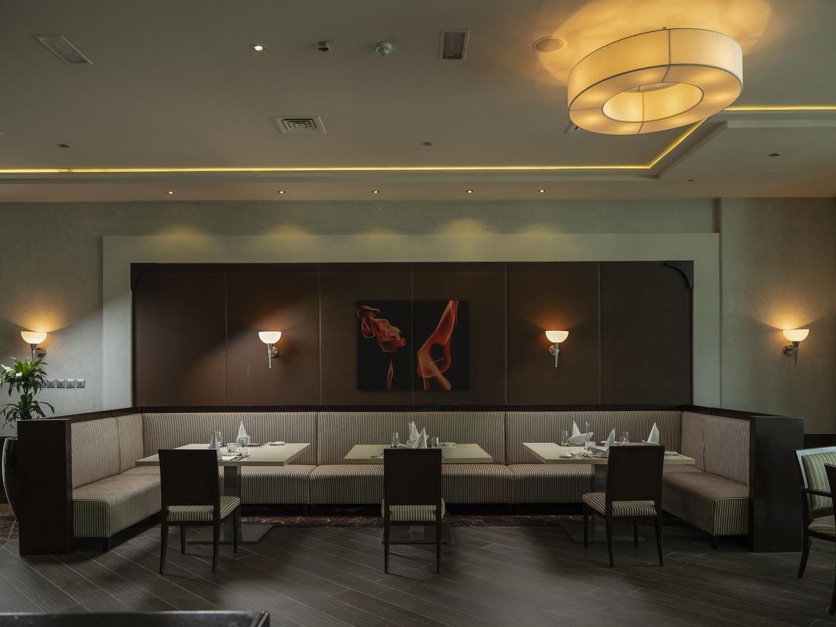 Retaj Salwa Resort & Spa Doha Luaran gambar The interior of the restaurant