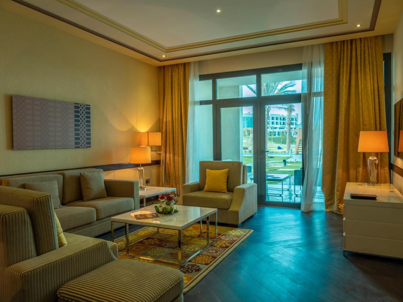 Retaj Salwa Resort & Spa Doha Luaran gambar A living room at the hotel