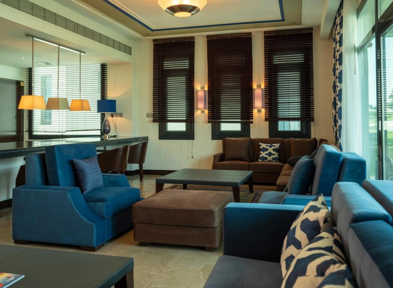 Retaj Salwa Resort & Spa Doha Luaran gambar The Club at Changi Airport