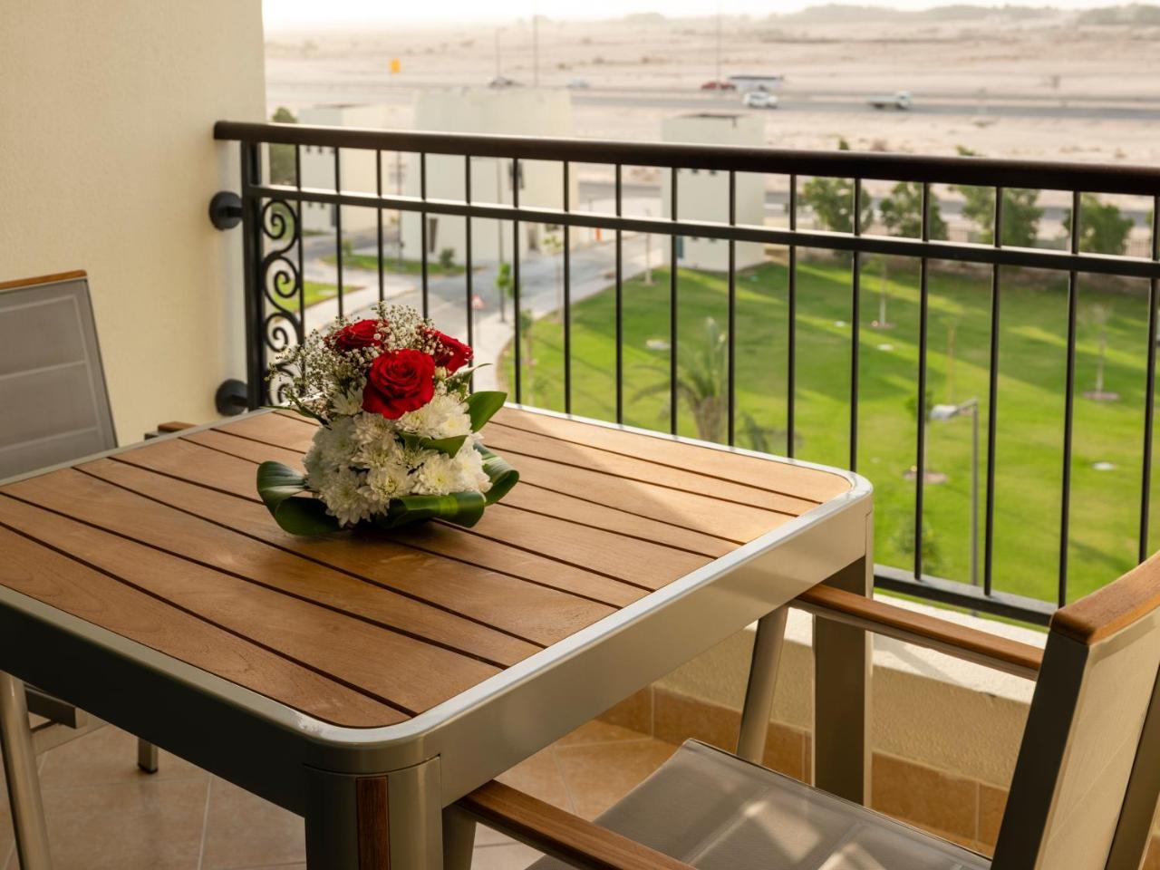 Retaj Salwa Resort & Spa Doha Luaran gambar A balcony